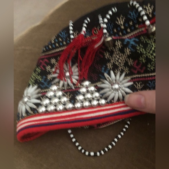 4-sale Extremely Unique Chiming Hat- 654 $30 or $25 w/offer - Picture 3 of 3